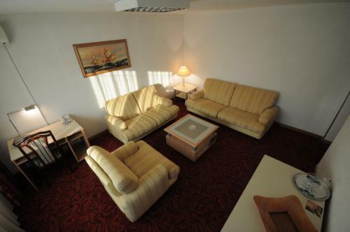 Golden Card Motel
