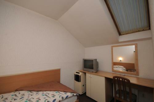 Golden Card Motel