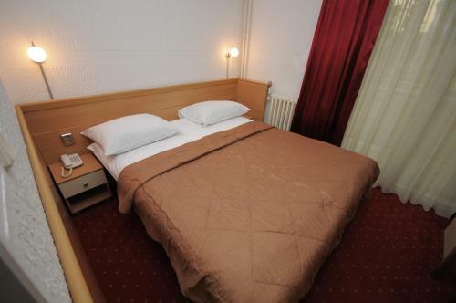 Golden Card Motel