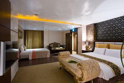 Crystal Business Motel