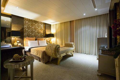 Crystal Business Motel