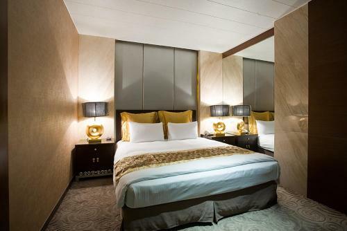 Crystal Business Motel