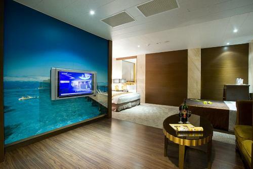 Crystal Business Motel