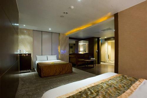 Crystal Business Motel