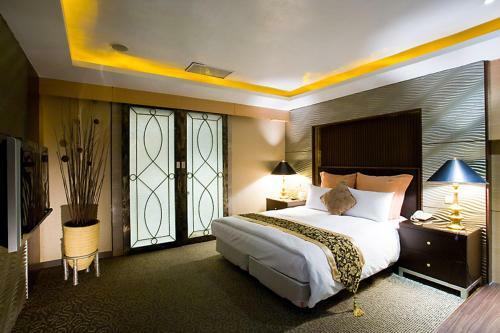 Crystal Business Motel