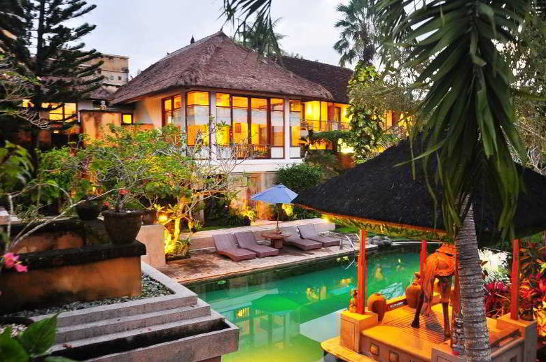 Hotel Alam Puri Art Museum Resort & Spa