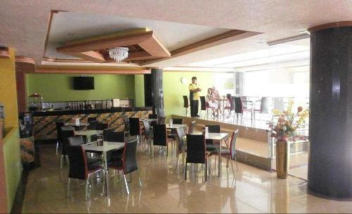 C & L Sea View Hotel