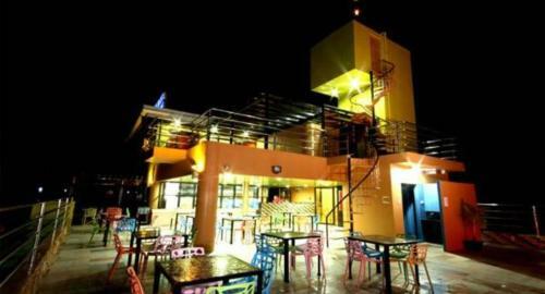 C & L Sea View Hotel