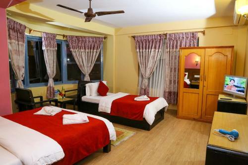 Hotel Silver Oaks Inn