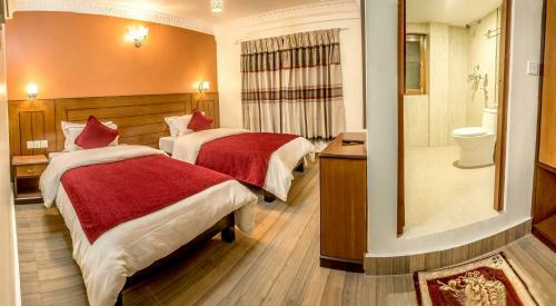 Hotel Silver Oaks Inn