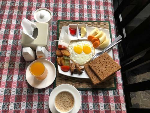 Hotel Silver Oaks Inn
