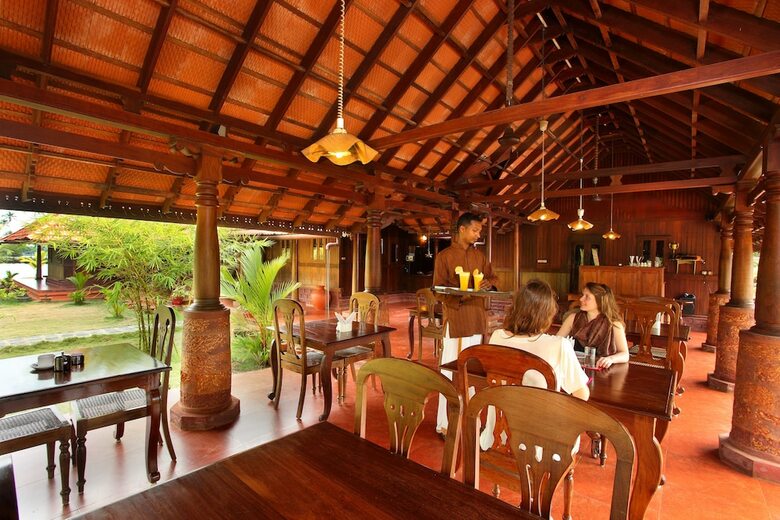 Hotel Kondai Lip Backwater Heritage Resort