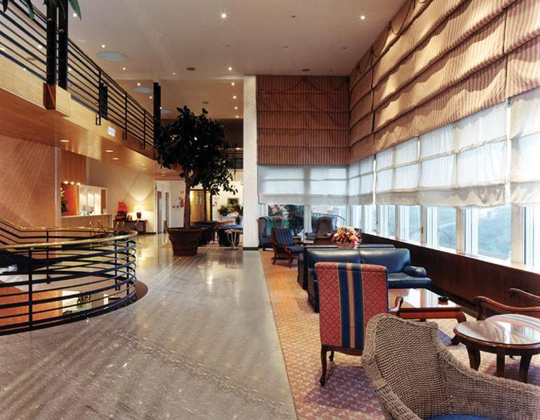 Flyon Hotel & Conference Center