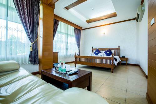 Juntra Resort & Hotel