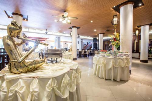 Juntra Resort & Hotel