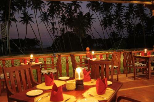 Wunderbar Beach Hotel