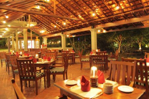 Wunderbar Beach Hotel