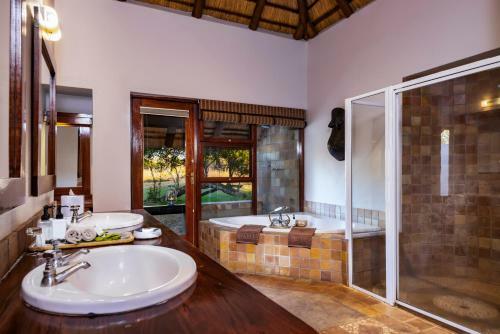 Inyati Game Lodge