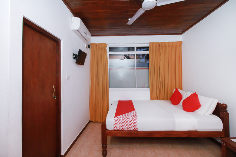 Aradhana Hotel