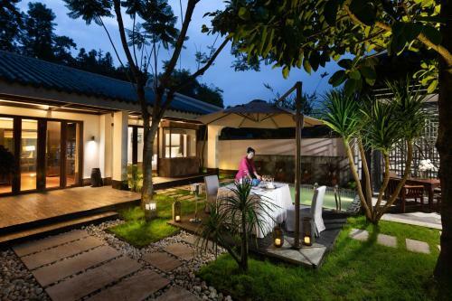 Tengchong Hotel Hotspring Village