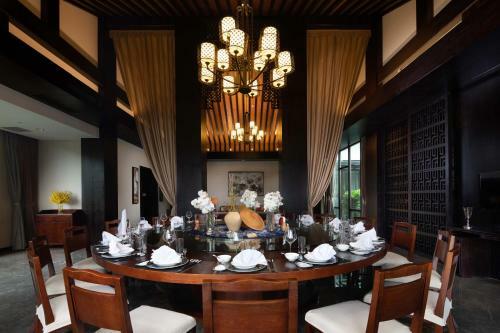 Tengchong Hotel Hotspring Village