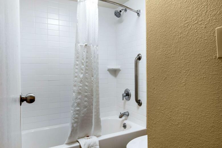Hotel Comfort Inn And Suites - Airport