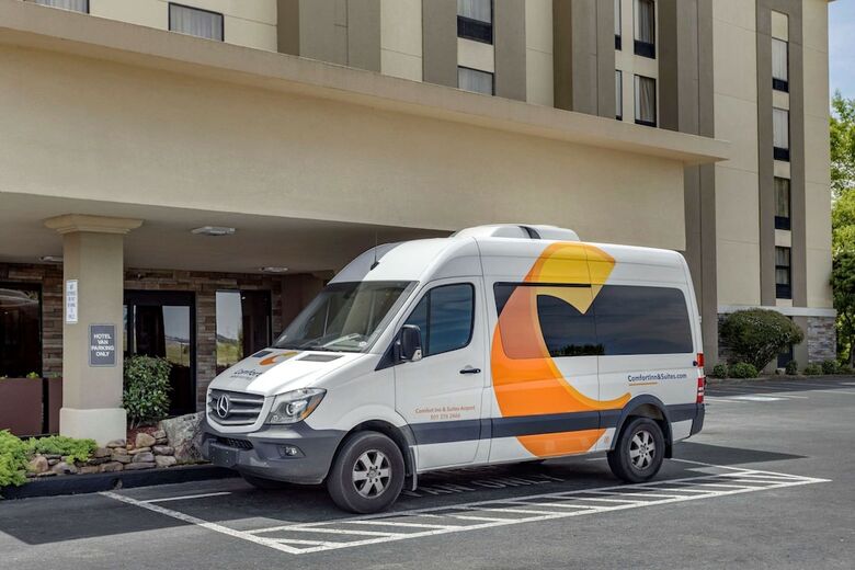 Hotel Comfort Inn And Suites - Airport