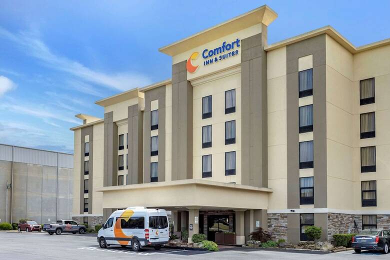 Hotel Comfort Inn And Suites - Airport