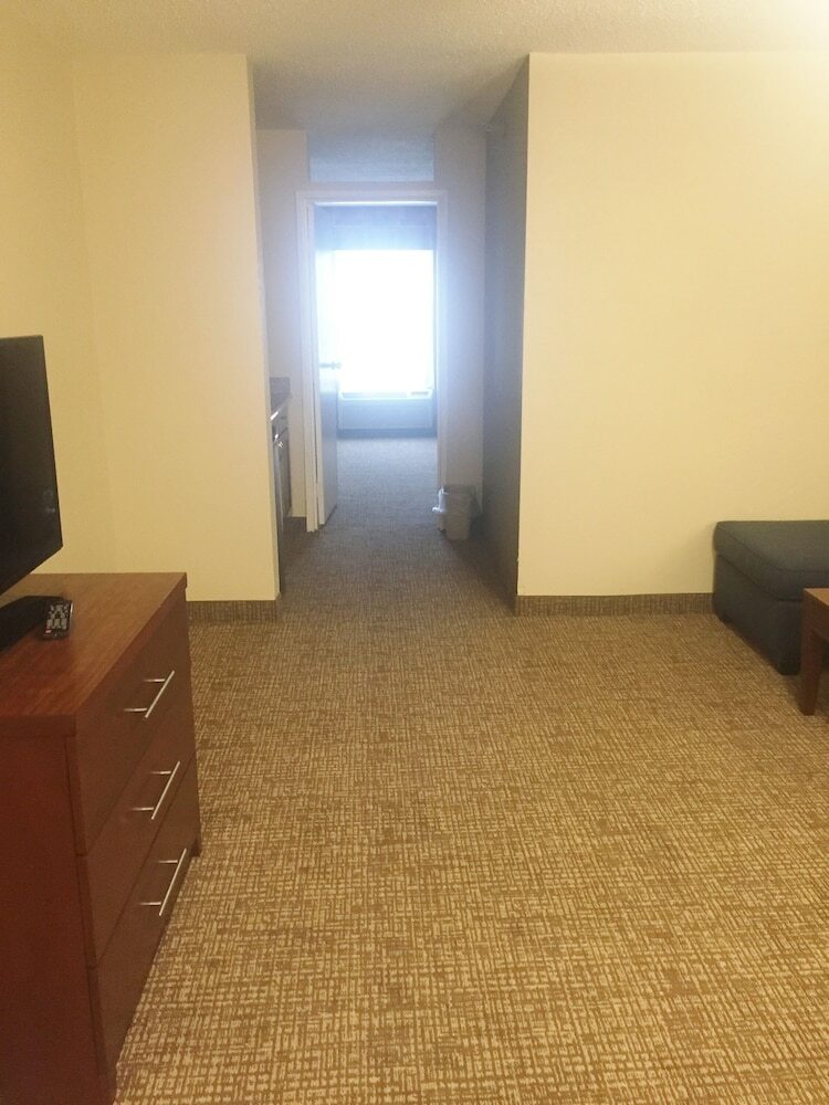 Hotel Comfort Inn And Suites - Airport