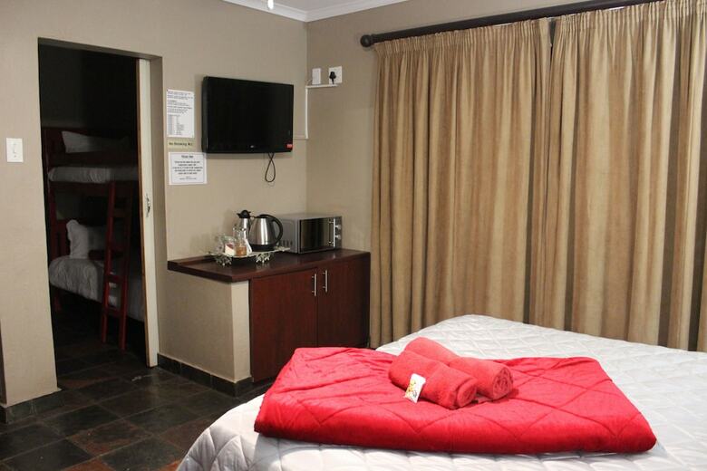 Hostal Royal Game Guest House
