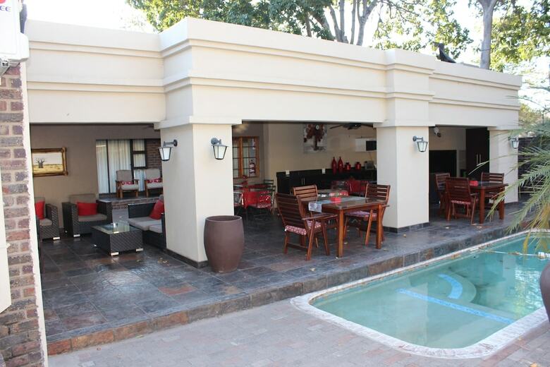 Hostal Royal Game Guest House