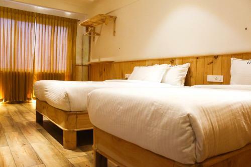 Hotel Alwoodland Residency