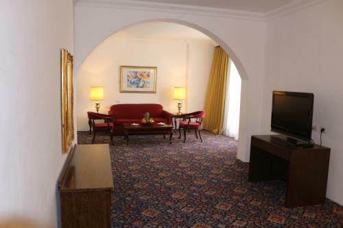 Grand View Hotel