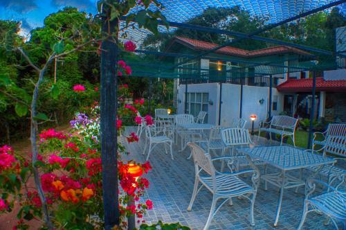 Villa Baywatch, Rumassala