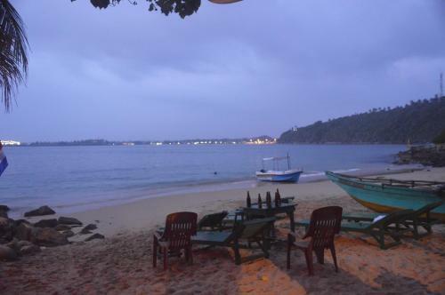 Villa Baywatch, Rumassala