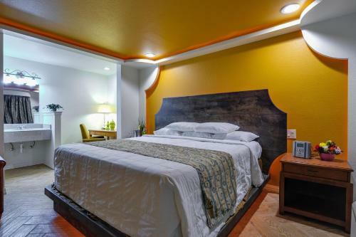 Hotel Romantic Inn & Suites
