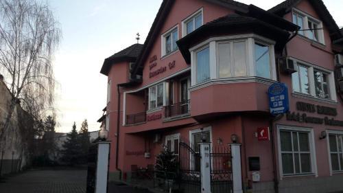 Hostal Pensiunea Curtea Bavareza