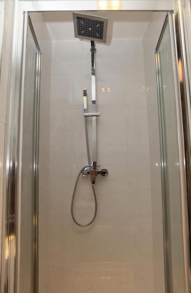 Exhibition Court Hotel 4