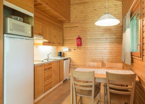 Hotel Holiday Centre Huhmari