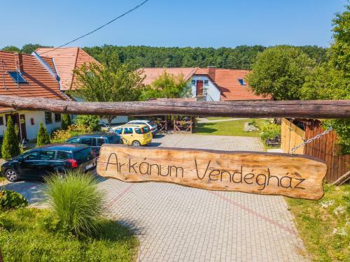 Hostal Ark�num Vend�gh�z