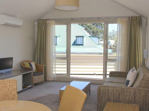 Hananui Lodge And Apartments