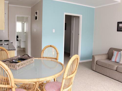 Hananui Lodge And Apartments