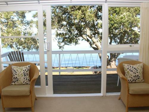 Hananui Lodge And Apartments
