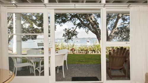 Hananui Lodge And Apartments