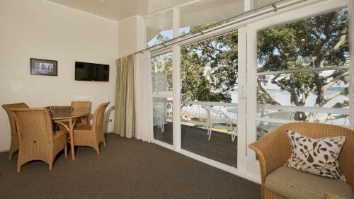 Hananui Lodge And Apartments