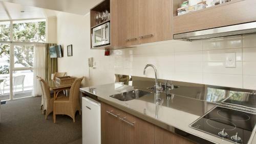 Hananui Lodge And Apartments