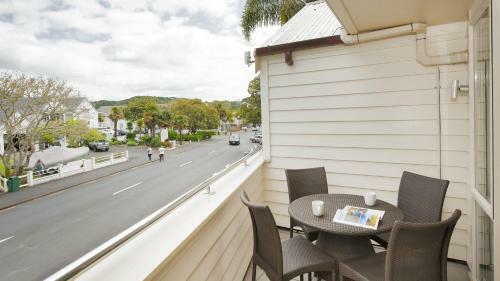 Hananui Lodge And Apartments