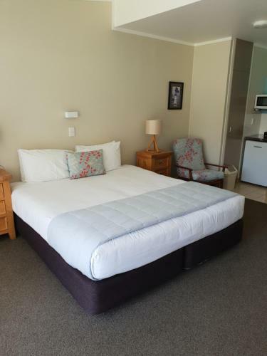 Hananui Lodge And Apartments
