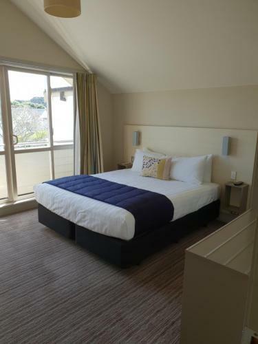 Hananui Lodge And Apartments