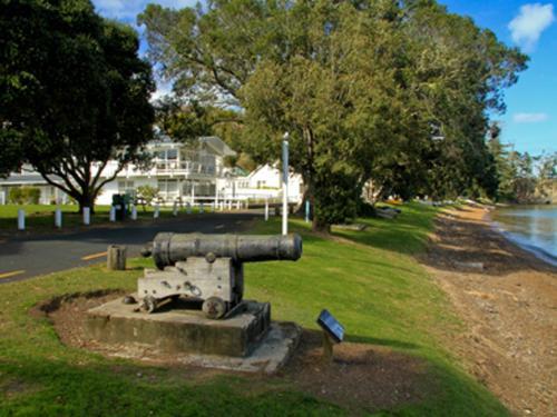 Hananui Lodge And Apartments